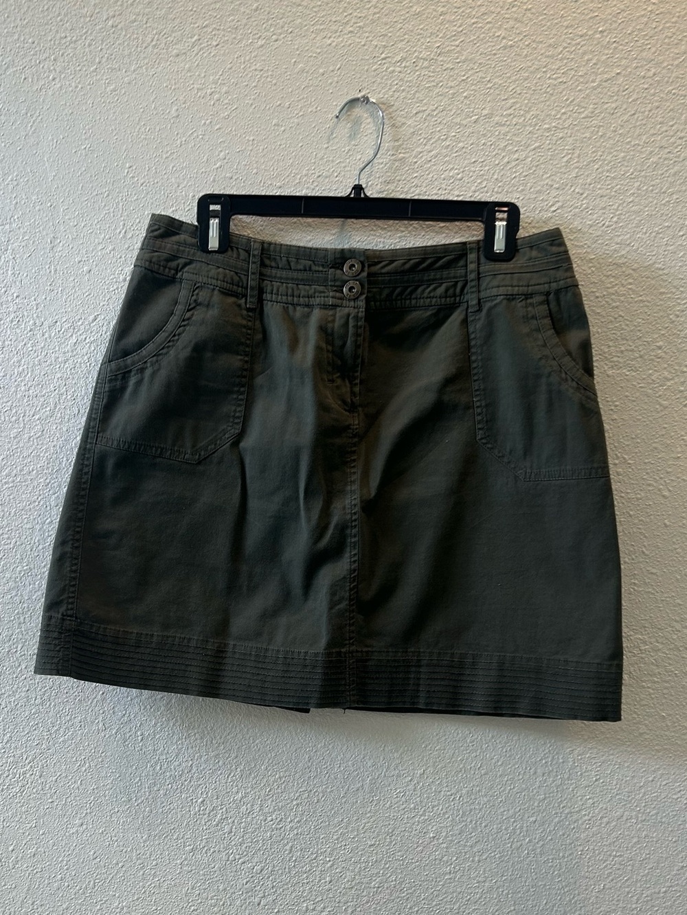 Per Se Olive A-Line Mini Skirt with Front Patch Pockets